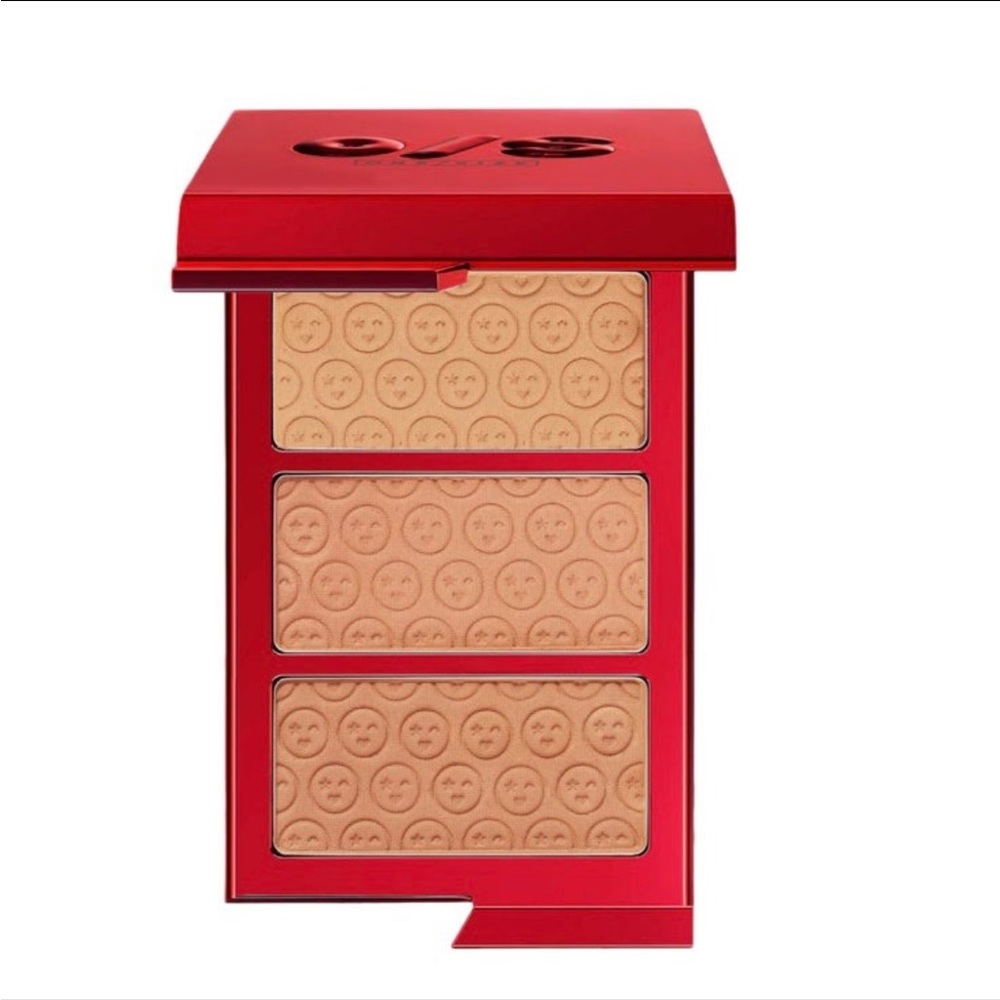 NIB O/S MADE FOR SHADE : LIGHT TRIO
Bronzing & Sculpting Trio